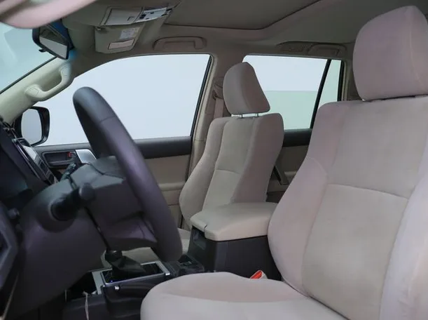 Car image 8