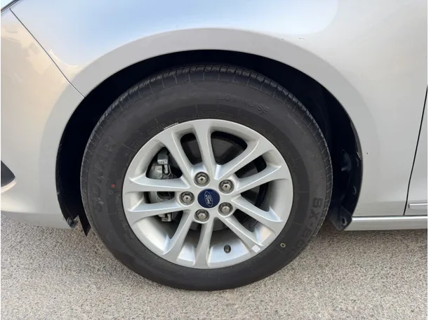 Car image 9