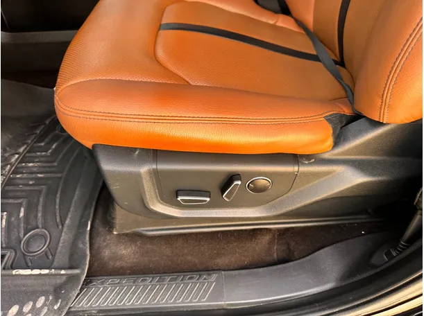Car image 28