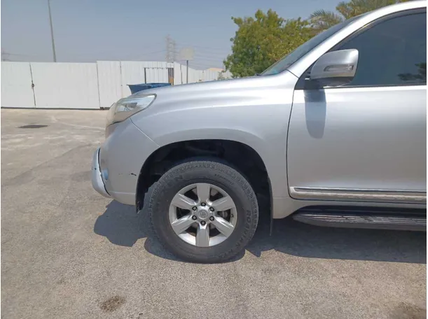 Car image 9