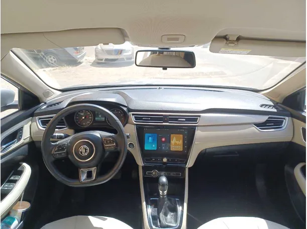 Car image 13