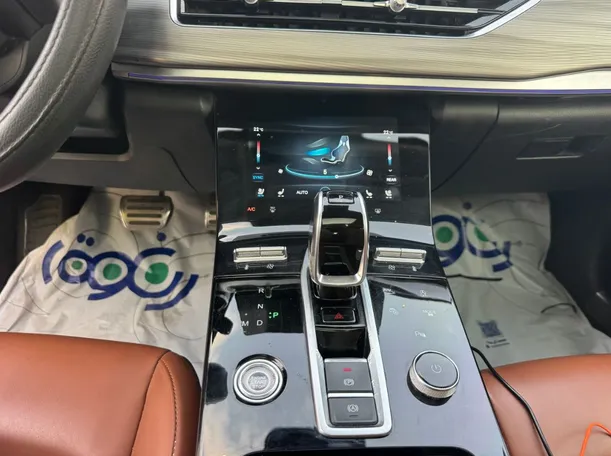 Car image 15