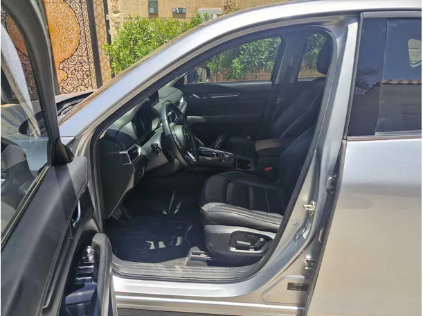 Car image 12