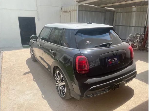 Car image 7