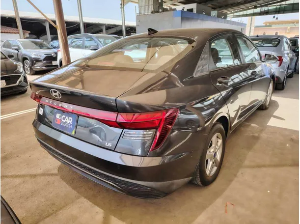 Car image 5