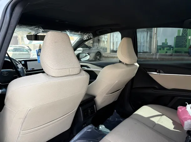 Car image 17