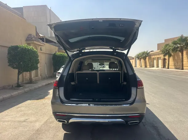Car image 20