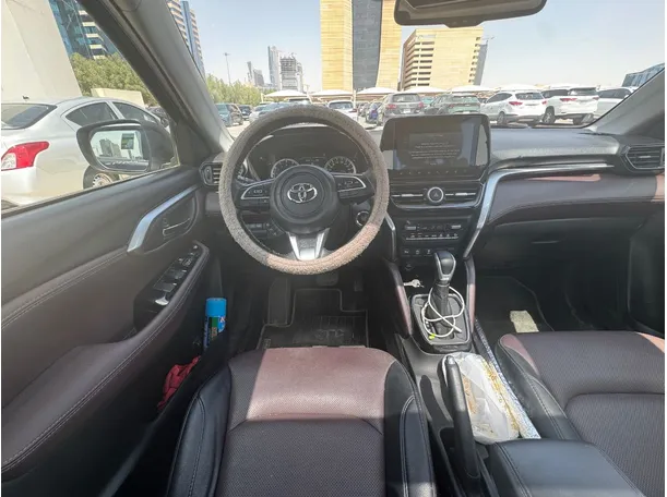 Car image 16
