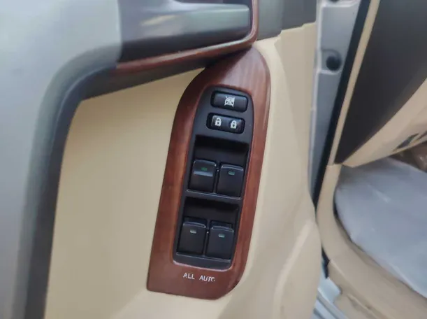 Car image 32