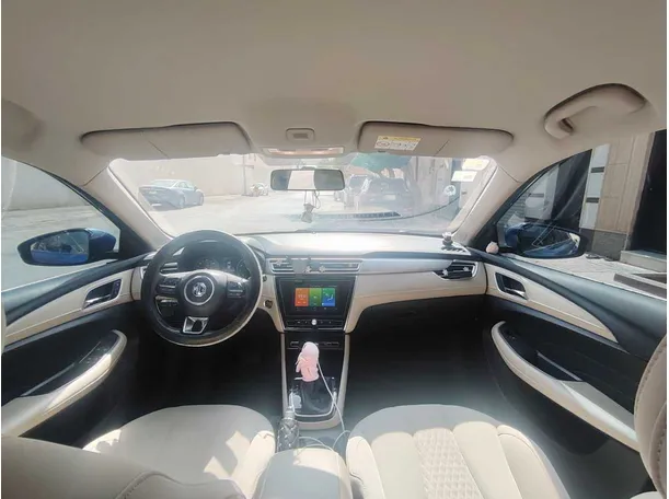 Car image 18