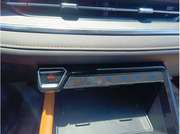 Car image 28