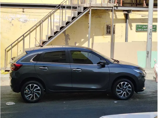 Car image 4