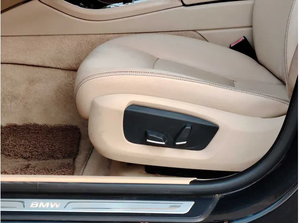 Car image 34