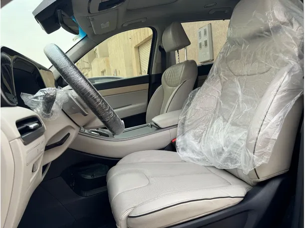 Car image 11