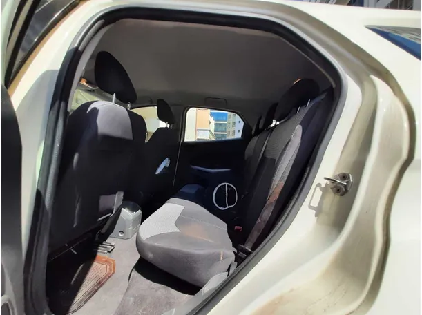 Car image 15