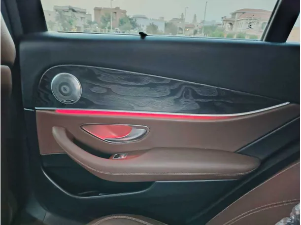 Car image 32