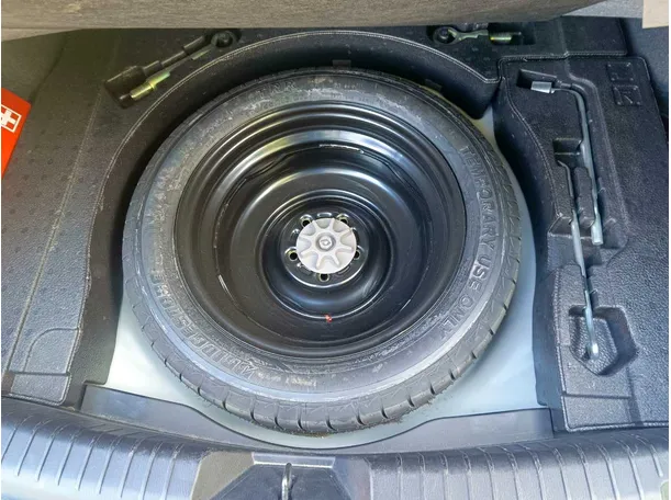 Car image 30
