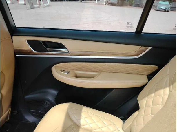 Car image 34
