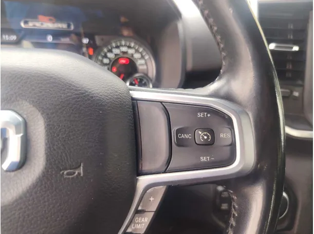 Car image 32