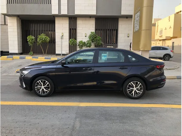 Car image 8
