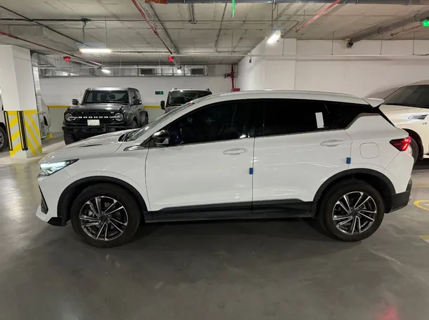 Car image 8