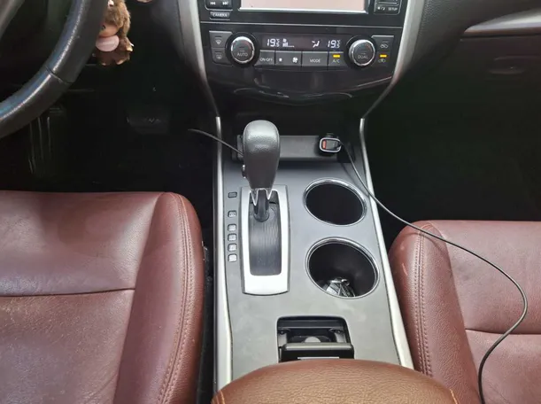 Car image 15