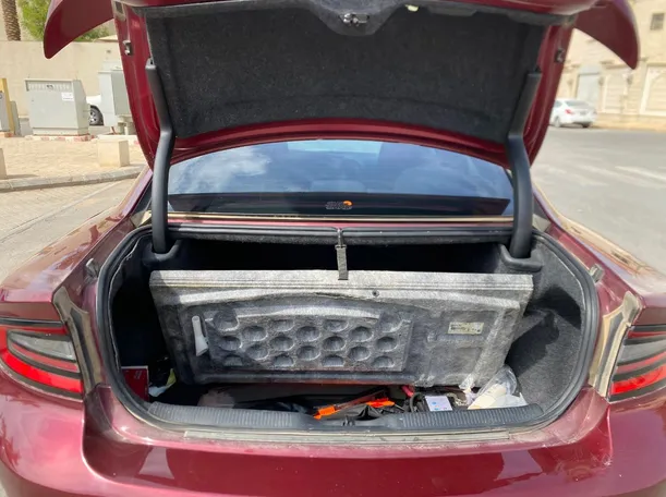 Car image 19
