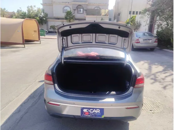 Car image 18