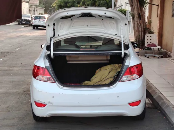 Car image 23