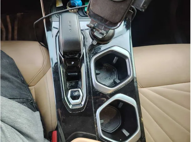 Car image 25
