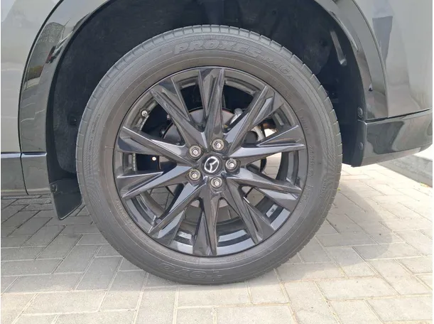 Car image 9