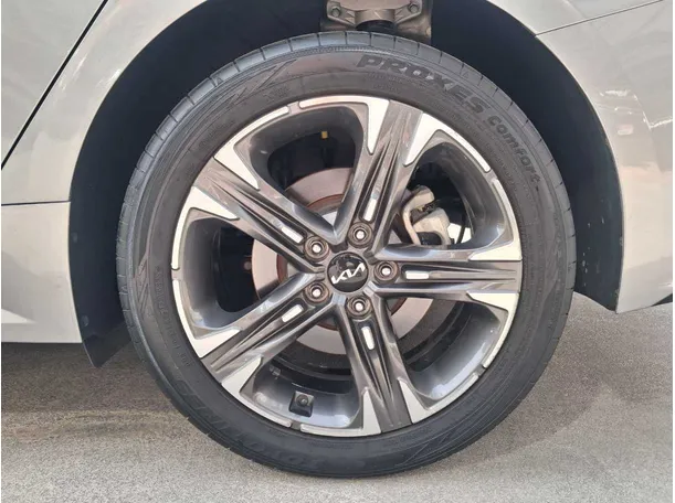 Car image 9
