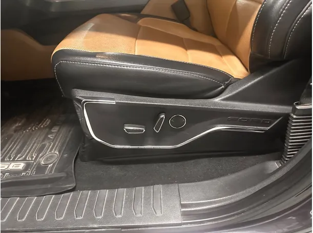 Car image 28