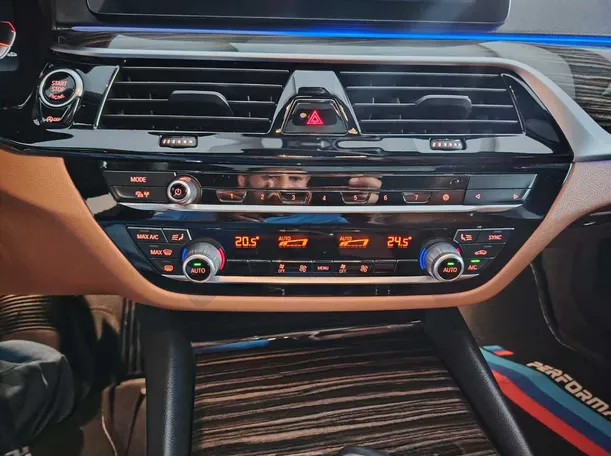 Car image 25