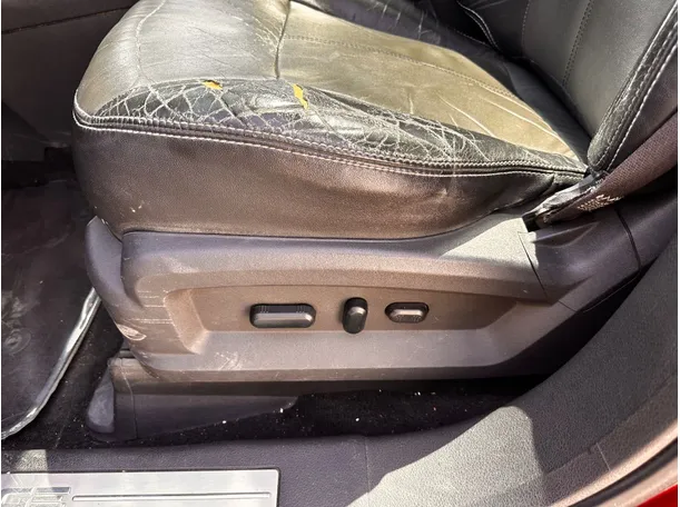 Car image 25