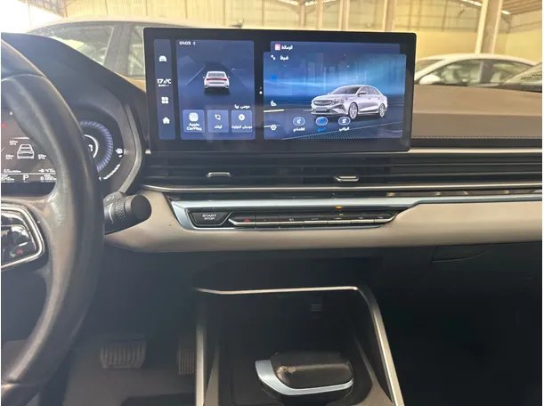 Car image 11