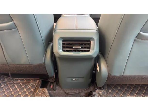 Car image 24