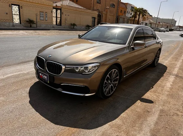 2019 بي ام دبليو 730 في الرياض