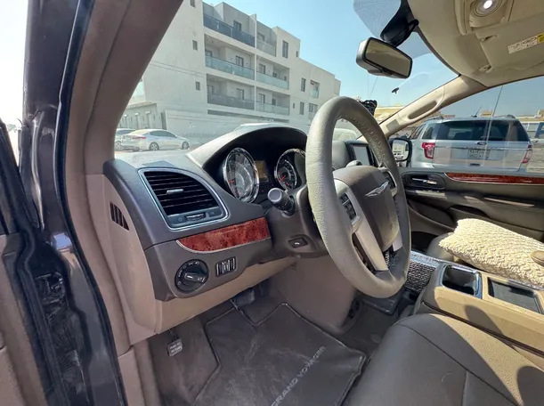 Car image 10