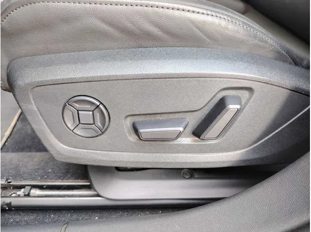 Car image 35