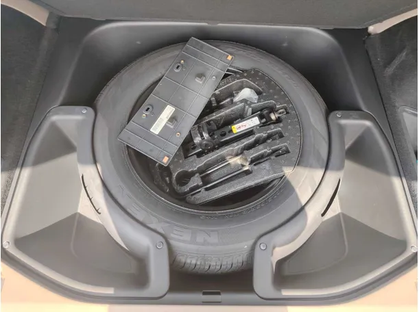 Car image 30