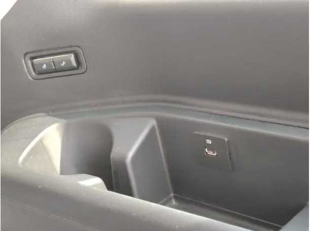 Car image 27