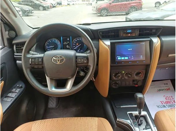 Car image 15
