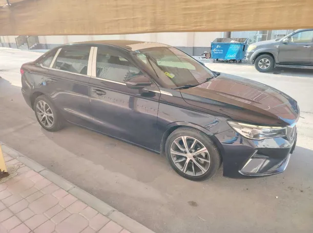 Car image 4