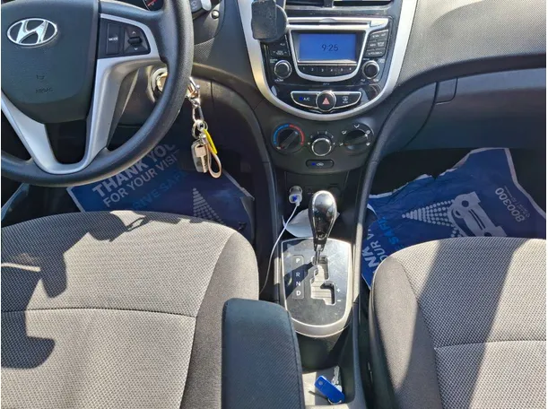 Car image 15