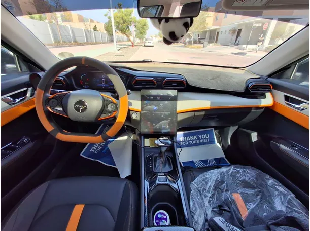 Car image 14