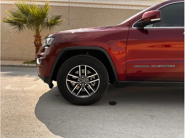 Car image 9