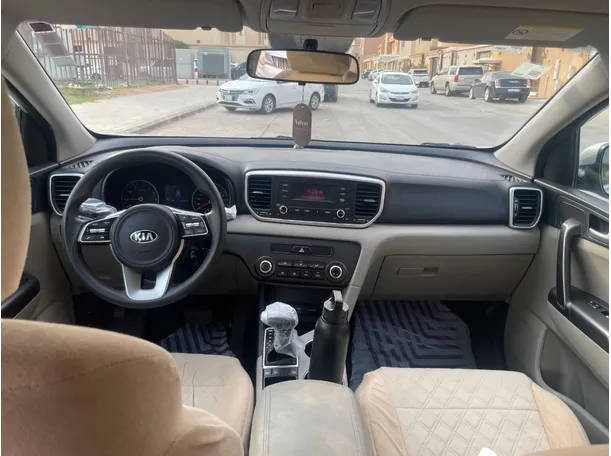 Car image 17
