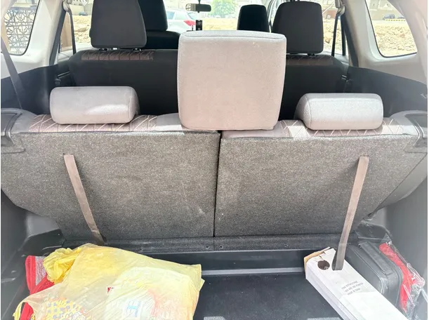 Car image 26