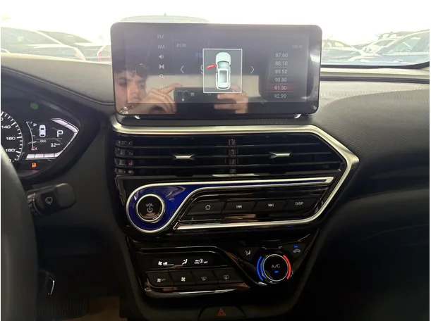 Car image 14